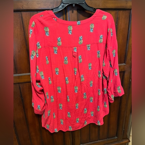 Torrid size 0 Harper top. Pineapple print 3/4 sleeve - Picture 2 of 6